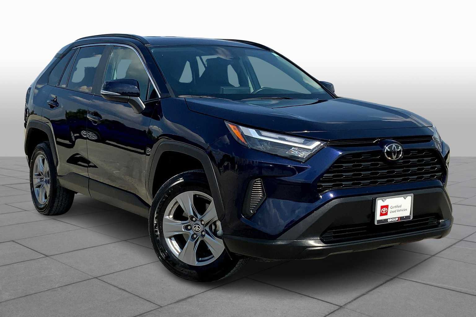 2024 Toyota RAV4 XLE photo 2