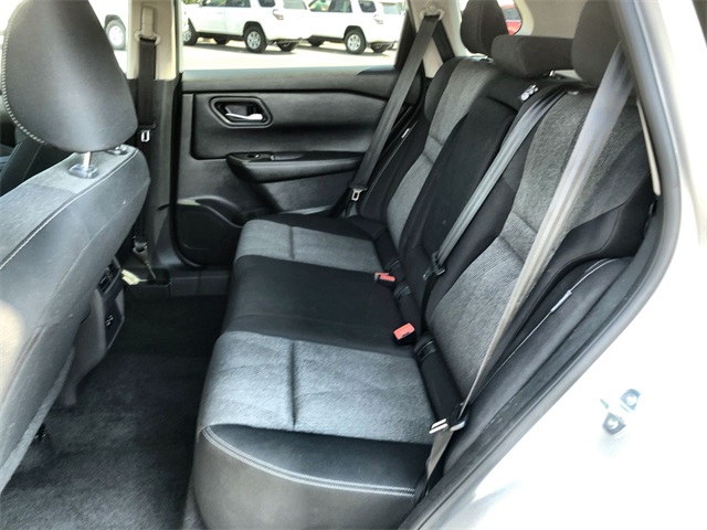 2024 Nissan Rogue SV photo 11