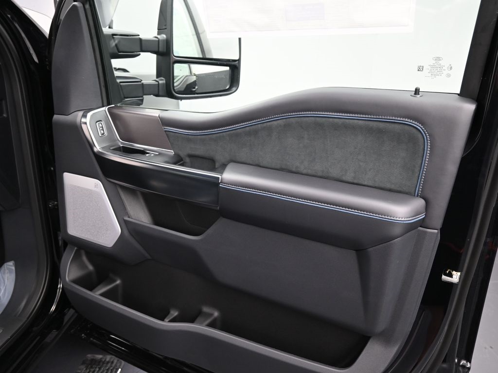 2026 Ford F-350 Platinum photo 16