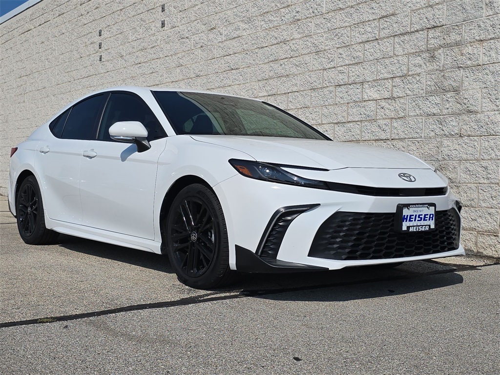 2025 Toyota Camry SE photo 14