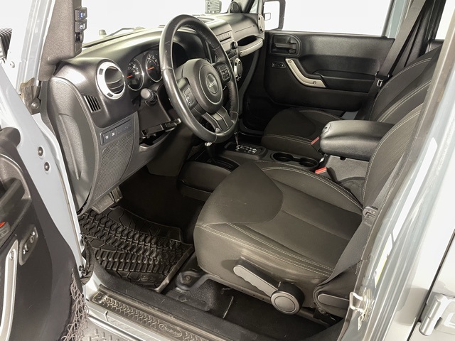 2014 Jeep Wrangler Unlimited Rubicon photo 15