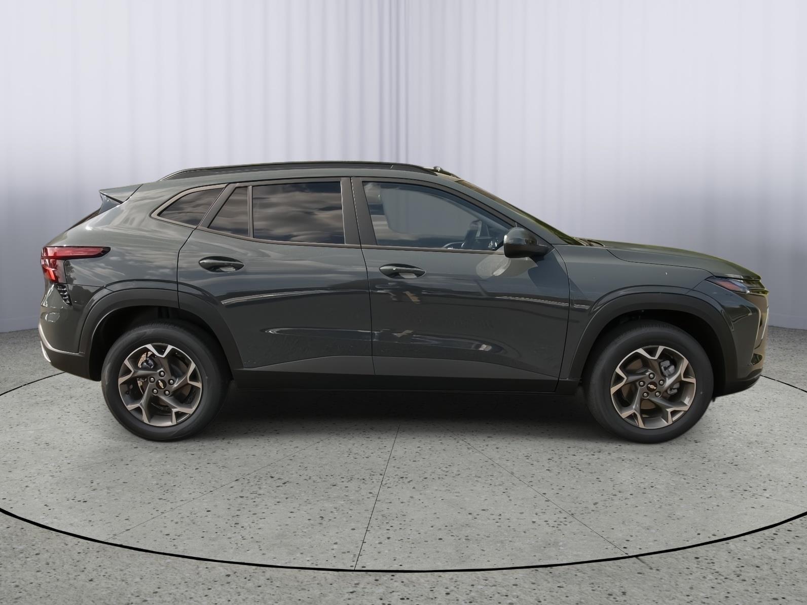 2025 Chevrolet Trax LT photo 7