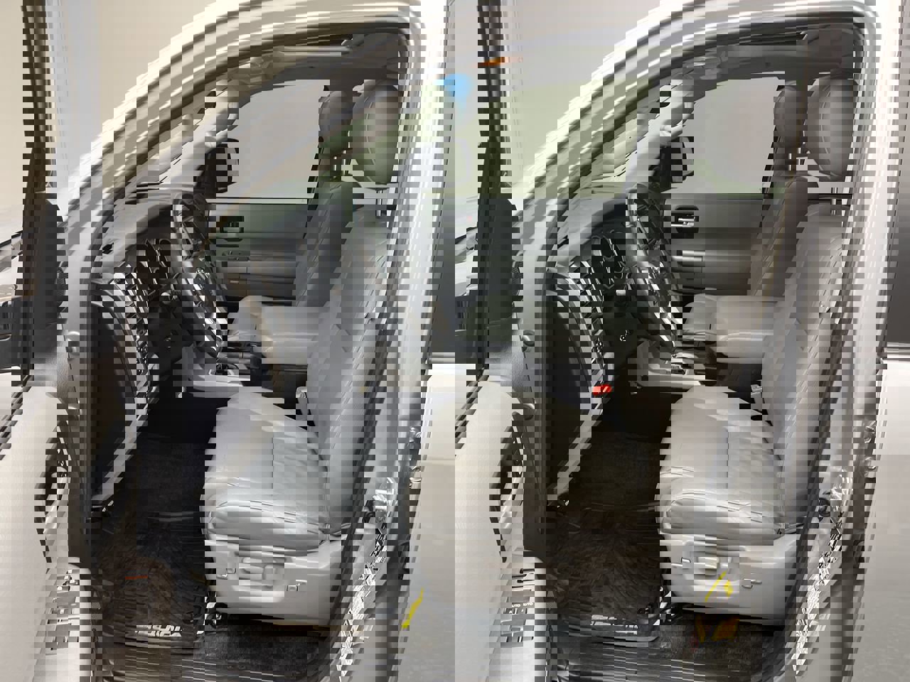 2016 Toyota Sequoia Limited photo 3