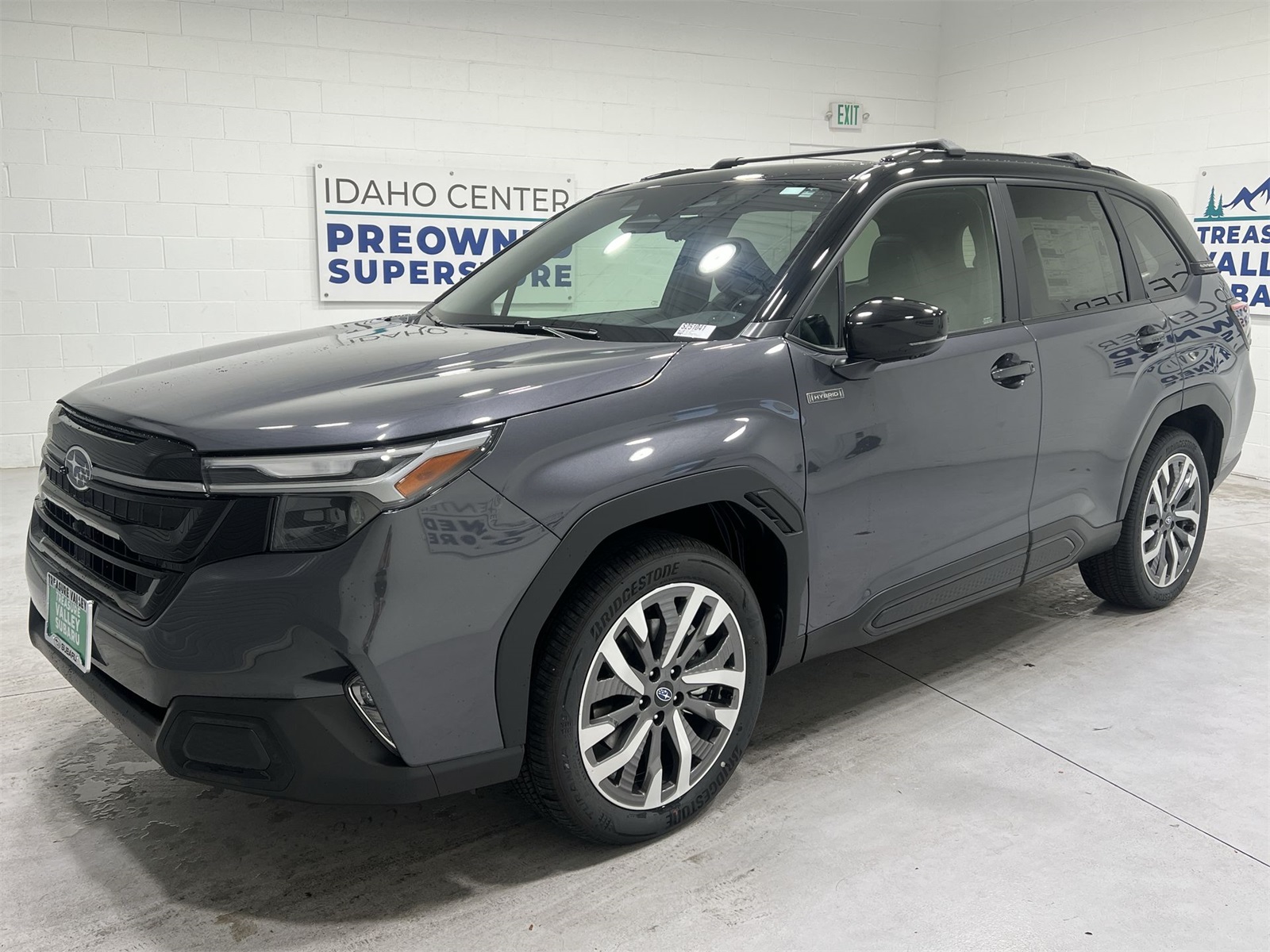 2025 Subaru Forester Touring photo 4