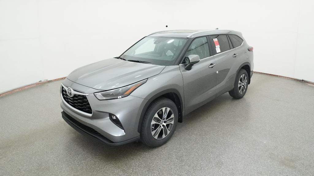 2026 Toyota Highlander XLE's photo
