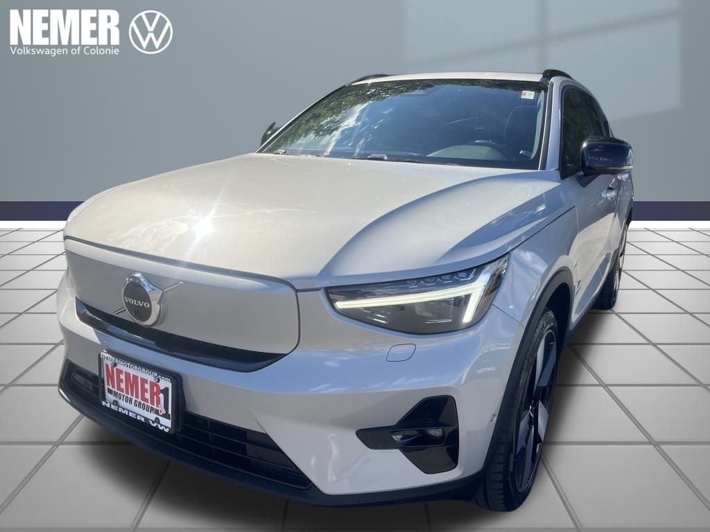 2023 Volvo XC40 Ultimate's photo