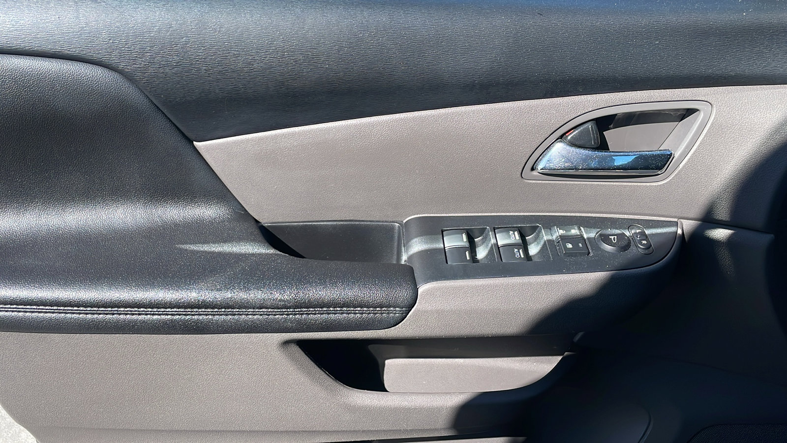 2015 Honda Odyssey EX-L photo 24