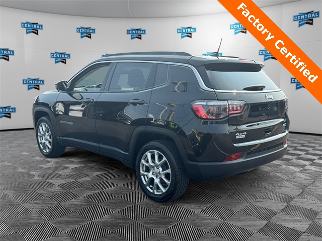 2022 Jeep Compass Latitude Lux photo 3