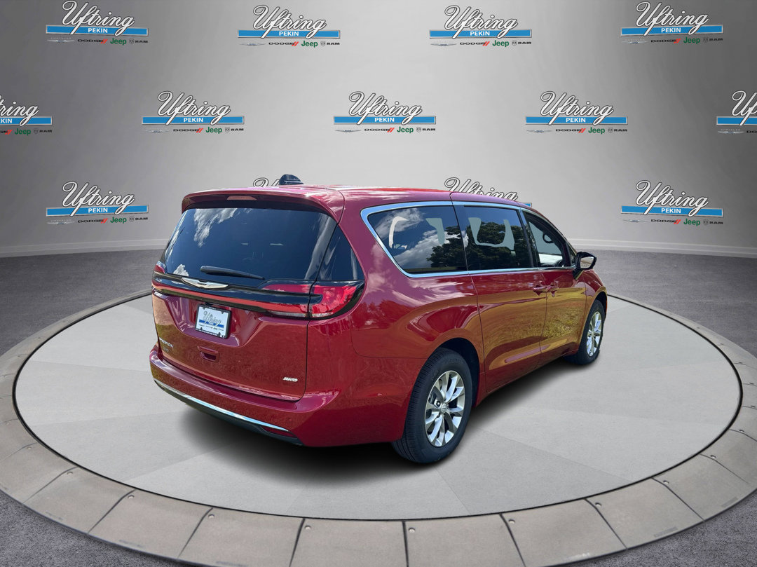 2026 Chrysler Pacifica photo 3