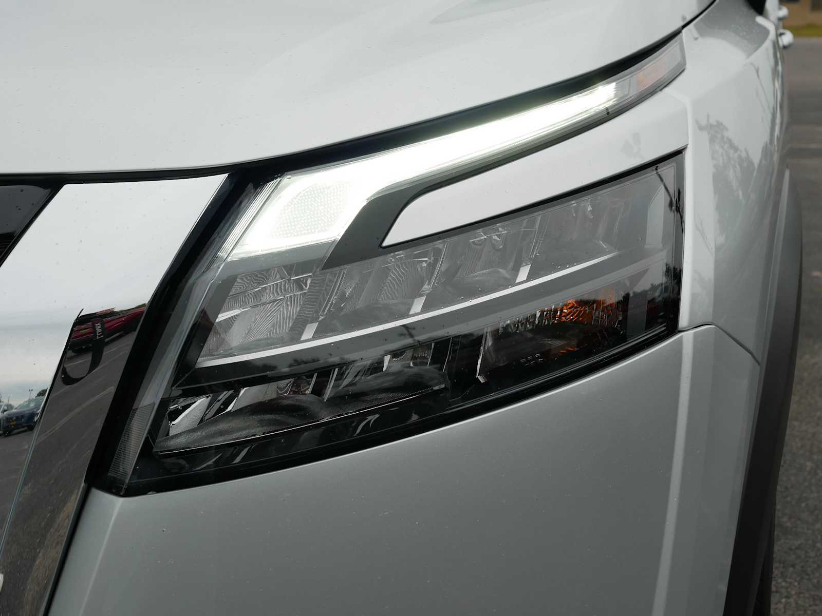2023 Nissan Pathfinder SV photo 8