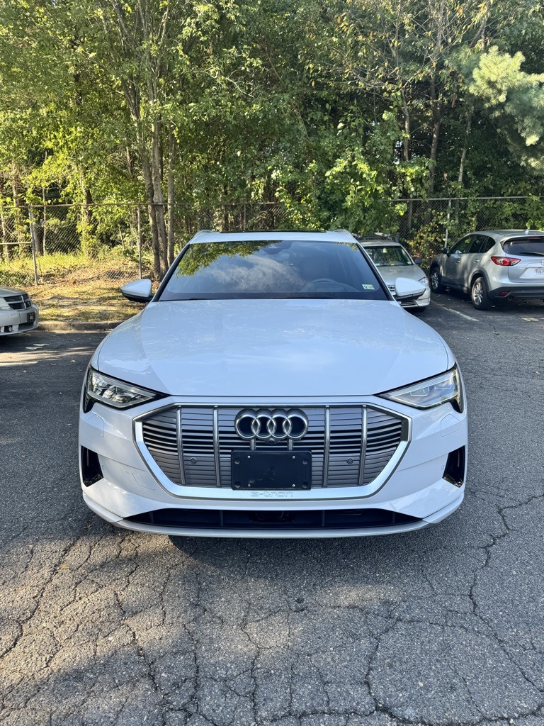 2019 Audi e-tron Prestige photo 2