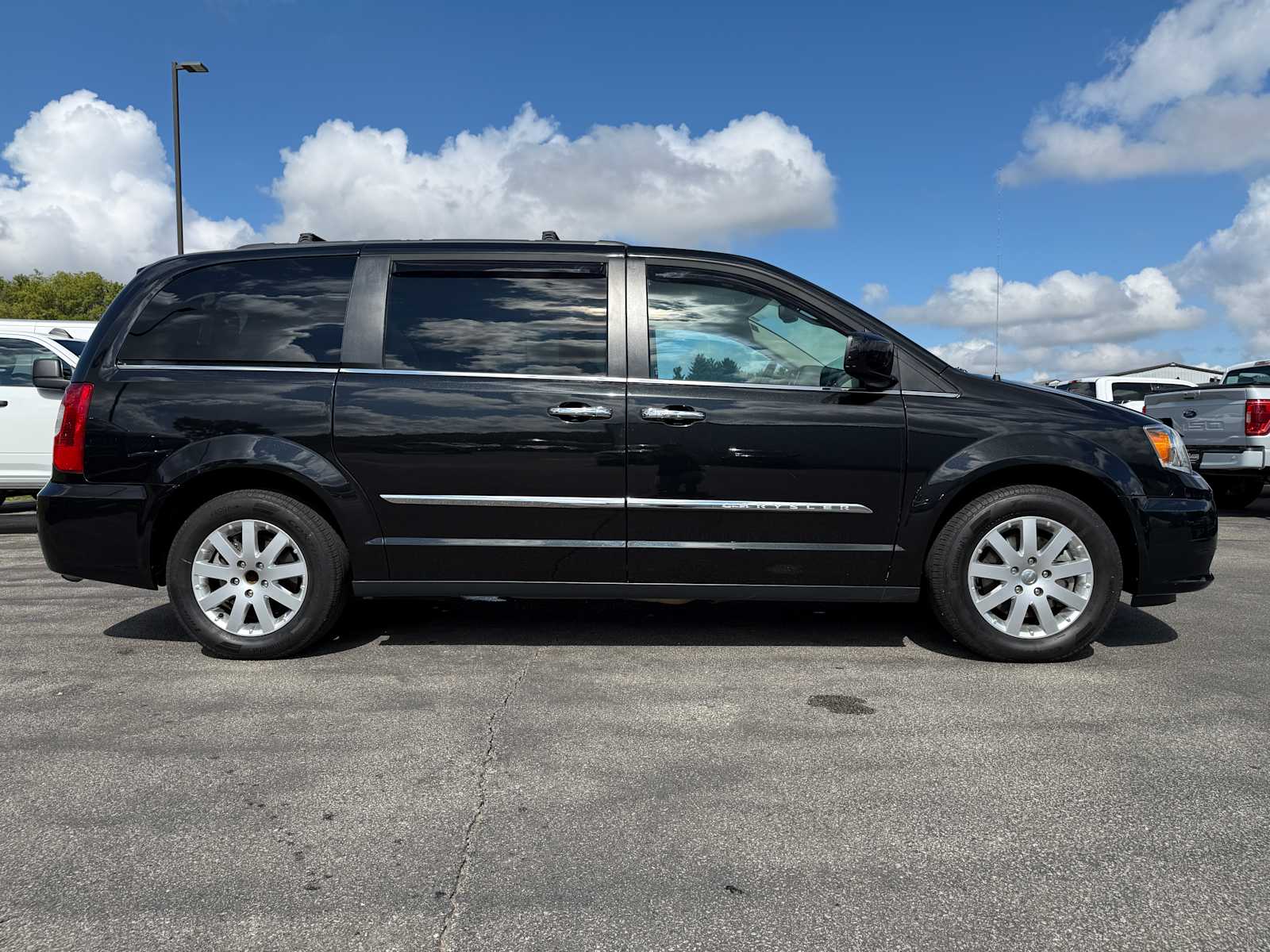 2016 Chrysler Town & Country Touring photo 4