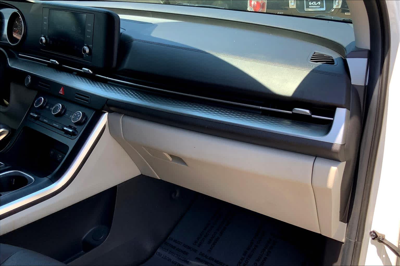 2022 Kia Carnival LX photo 16