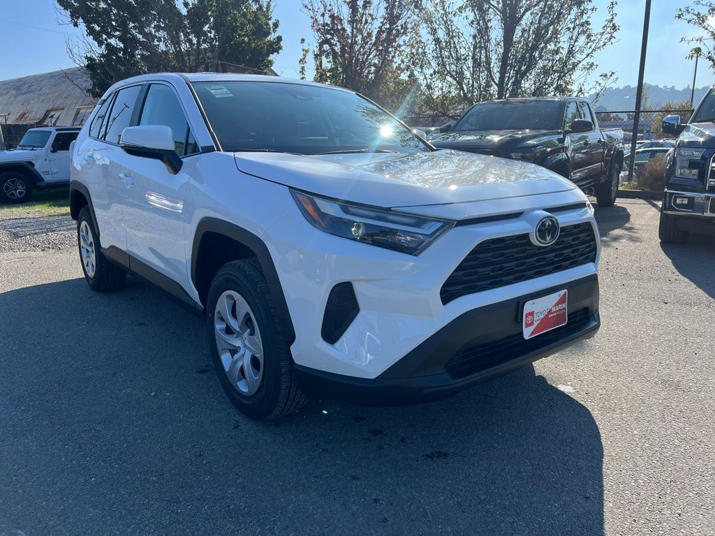 2025 Toyota RAV4 LE photo 4
