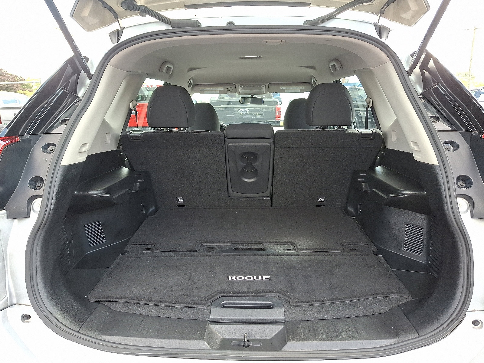 2018 Nissan Rogue S photo 25