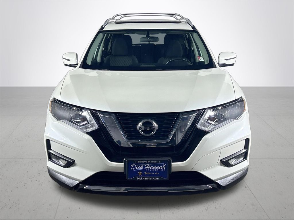 2017 Nissan Rogue SV photo 3