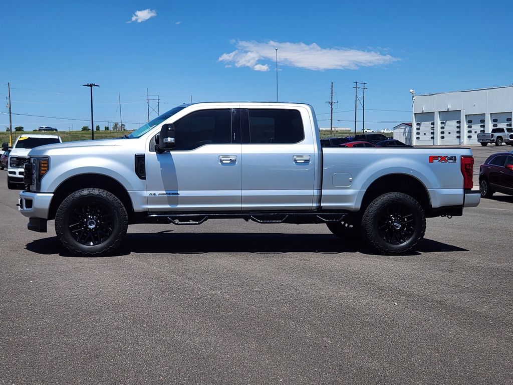 2019 Ford F-350 Lariat photo 2