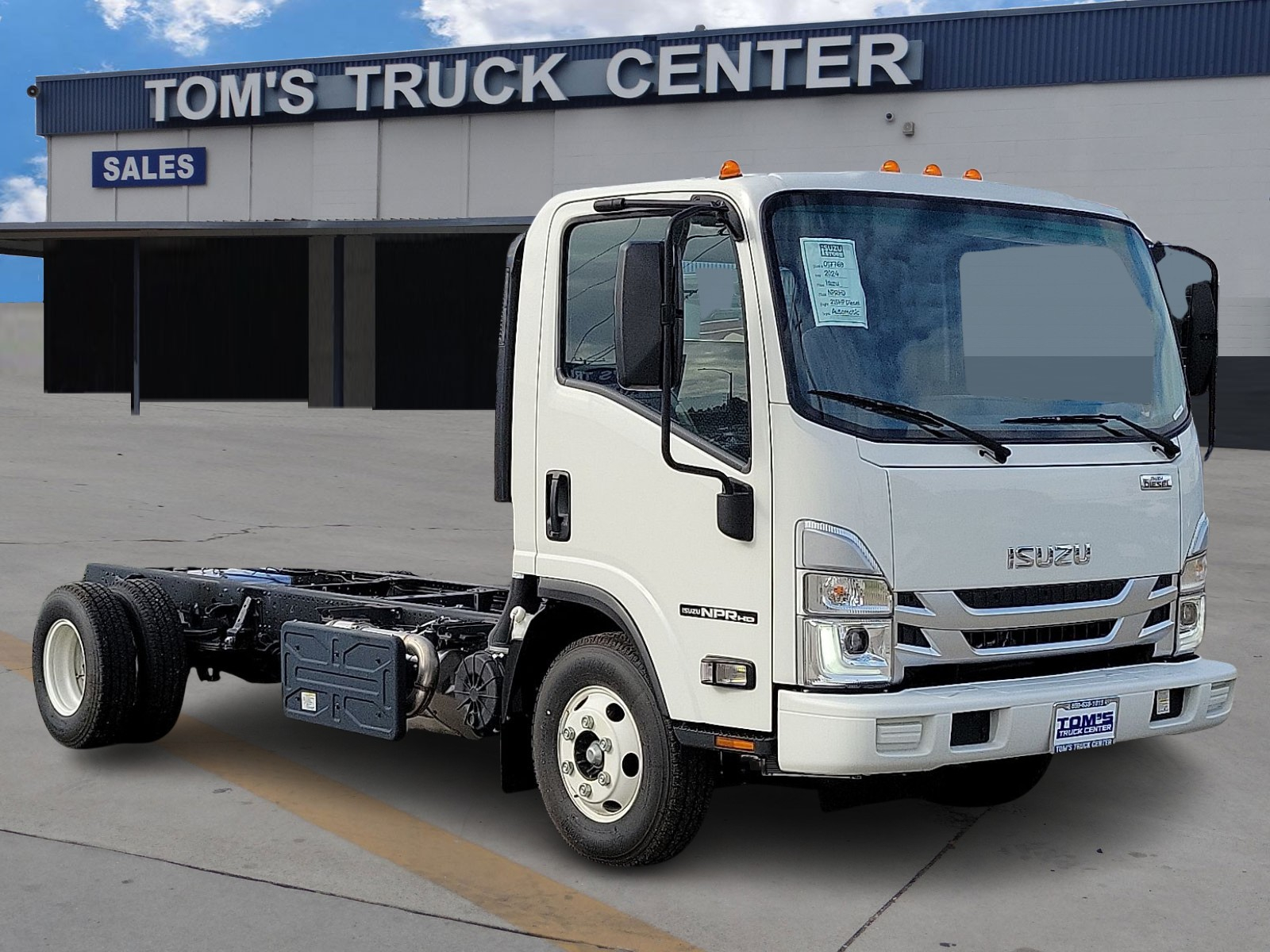 2024 Isuzu NPR HD's photo