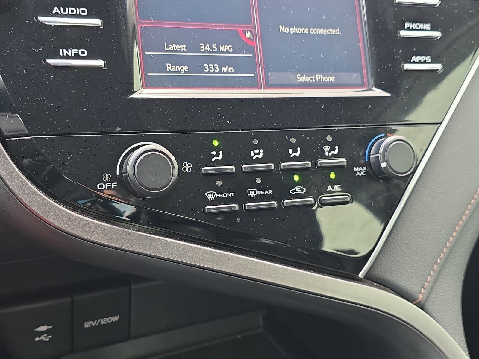 2018 Toyota Camry SE XLE photo 17