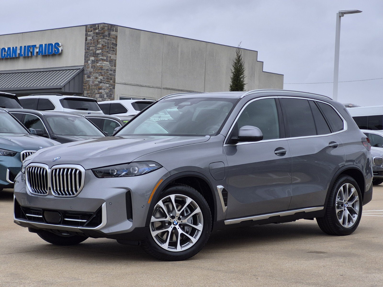 2026 BMW X5 50e's photo