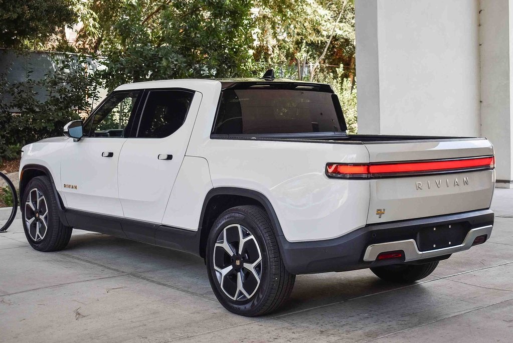 2022 Rivian R1T Adventure photo 4