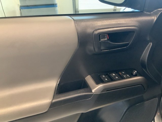 2022 Toyota Tacoma SR 4x4 photo 25