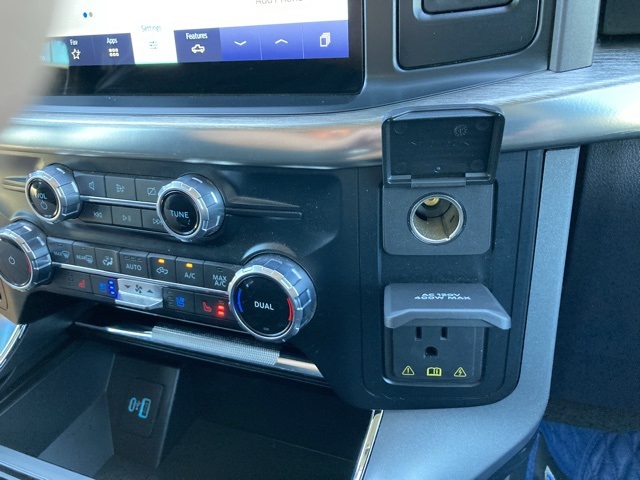 2022 Ford F-150 Lariat photo 29