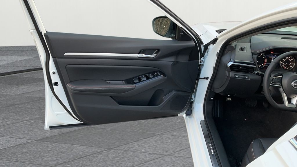 2025 Nissan Altima 2.5 SR photo 20