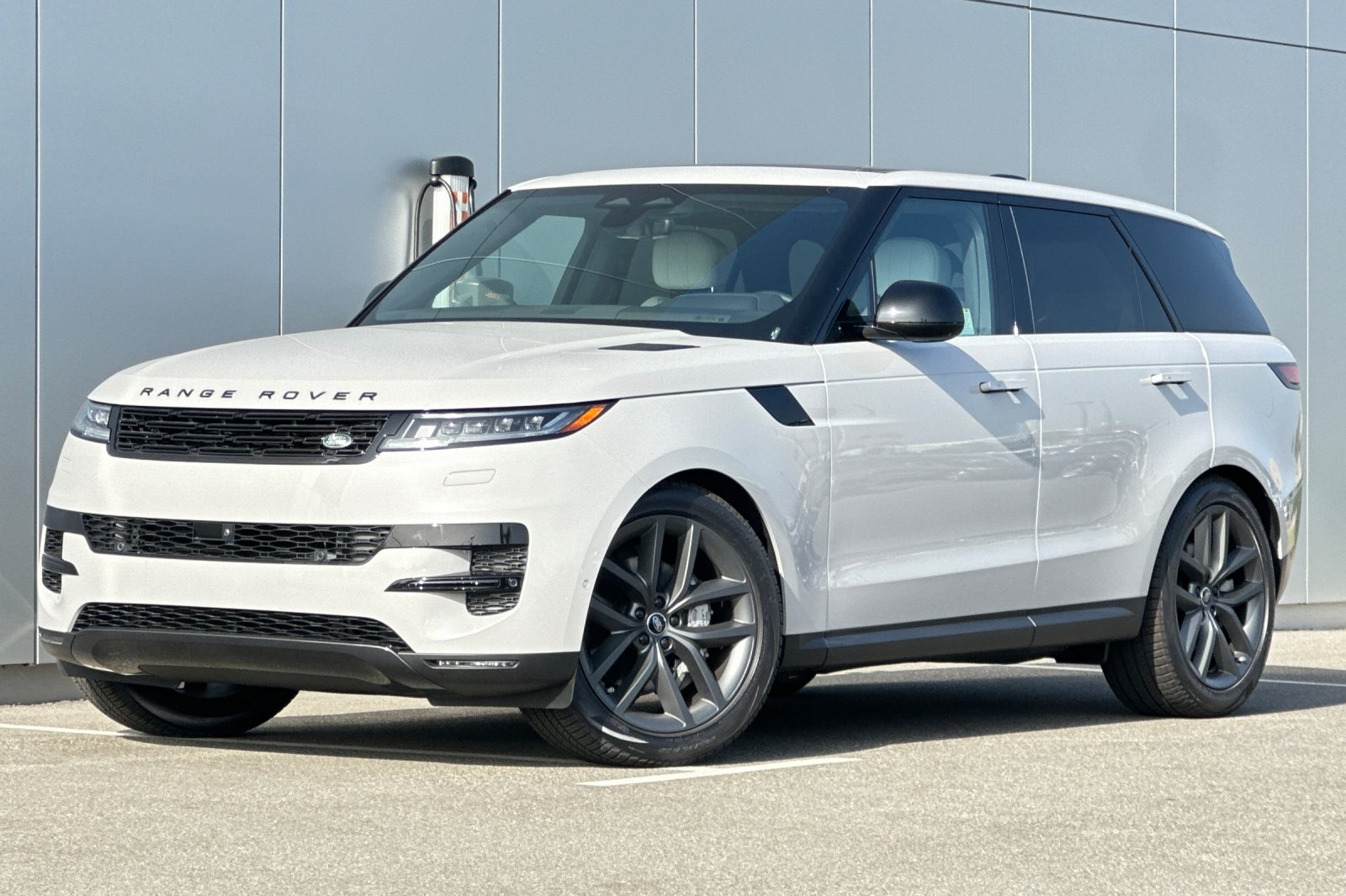 2025 Land Rover Range Rover Sport SE's photo