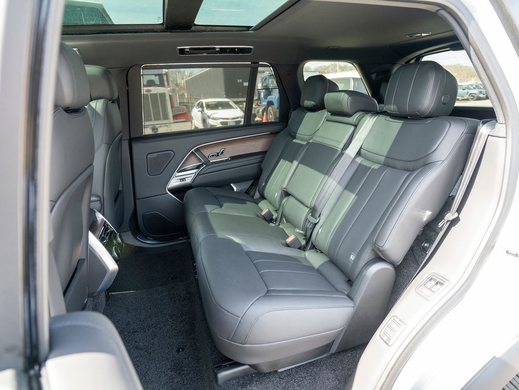 2025 Land Rover Range Rover SE photo 20