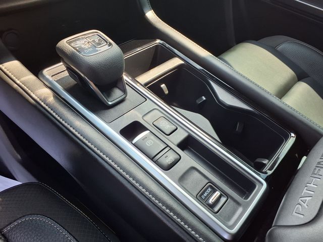 2022 Nissan Pathfinder SL photo 27
