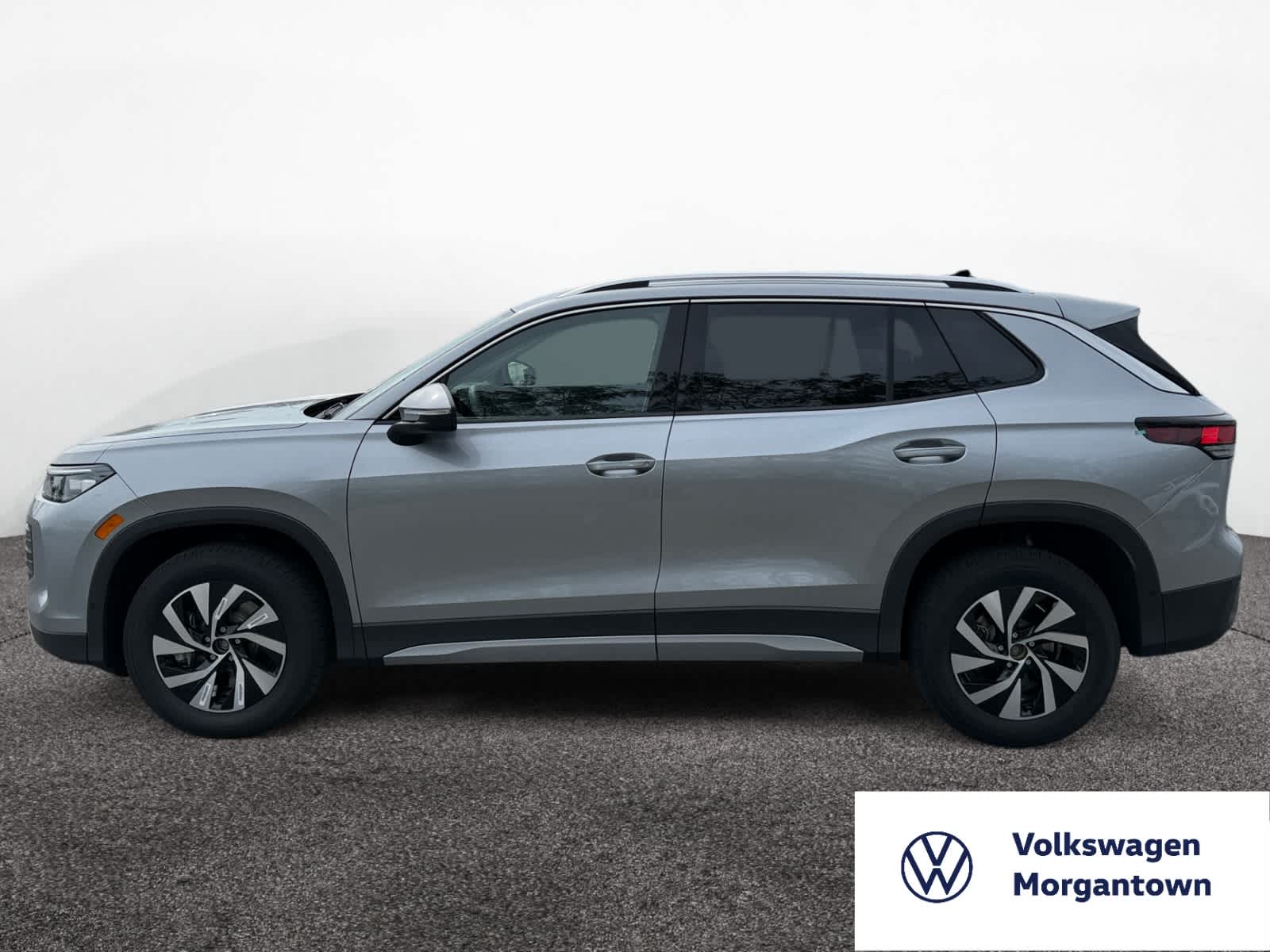 2025 Volkswagen Tiguan S photo 2