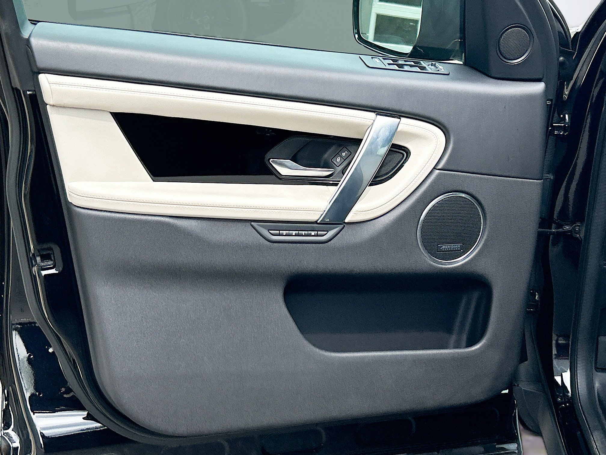 2020 Land Rover Discovery Sport SE R-Dynamic photo 16