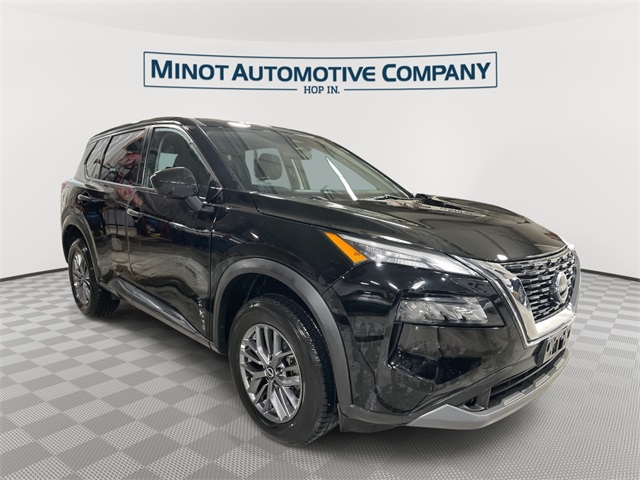 2023 Nissan Rogue S's photo