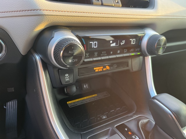 2019 Toyota RAV4 XLE Premium photo 24