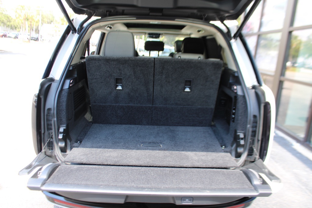 2023 Land Rover Range Rover SE photo 32