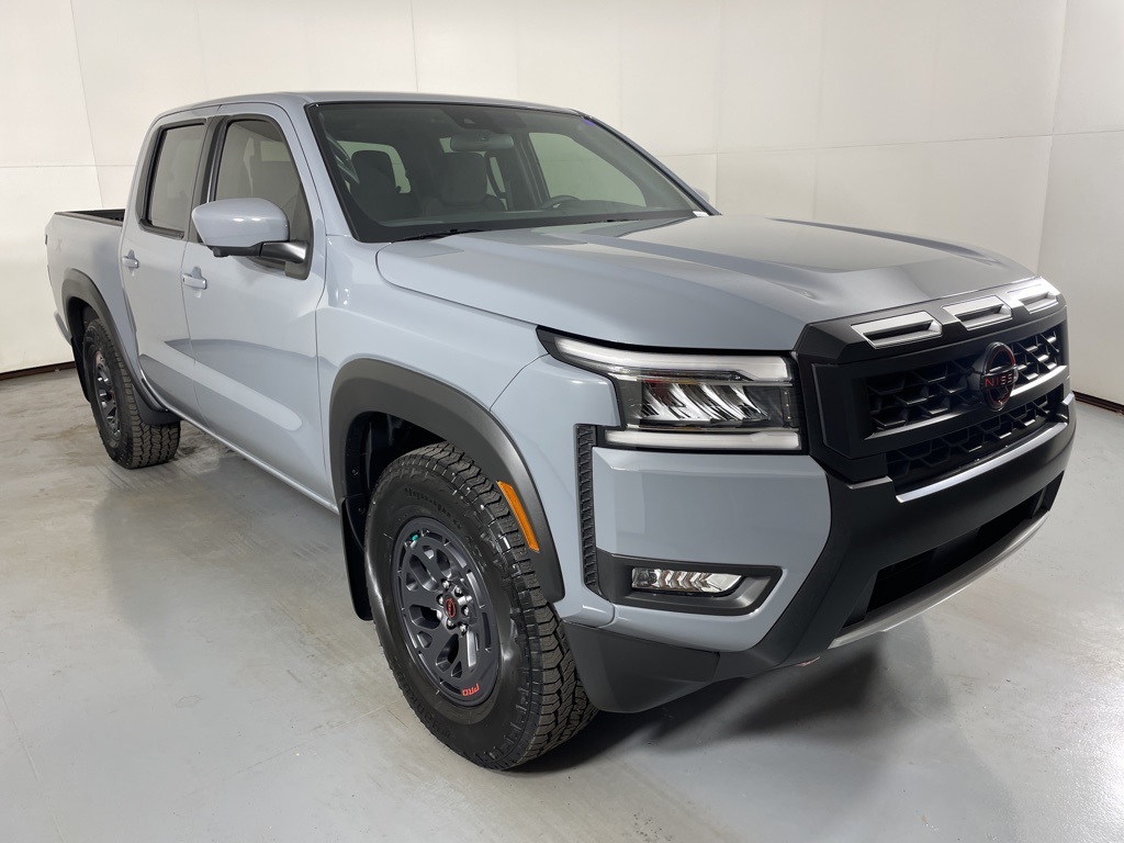 2025 Nissan Frontier Crew Cab PRO-X photo 2