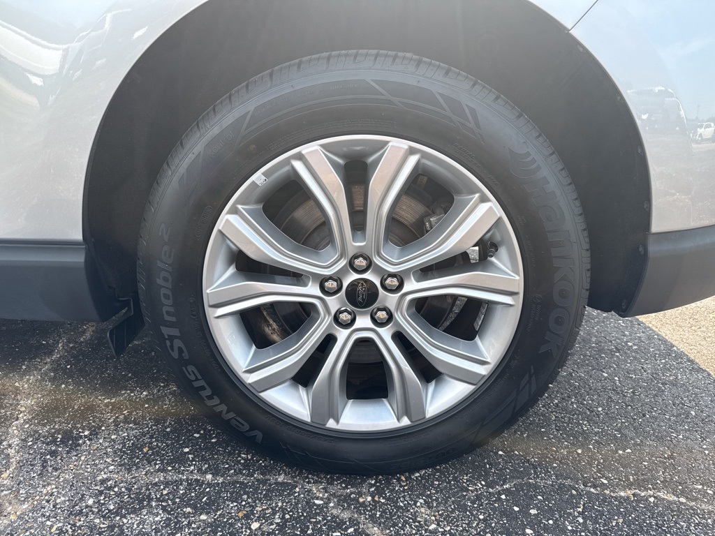 2024 Ford Edge Titanium photo 18