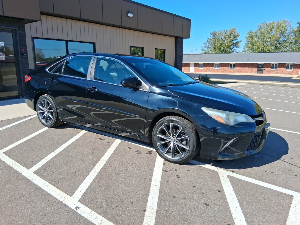 2016 Toyota Camry XSE photo 4