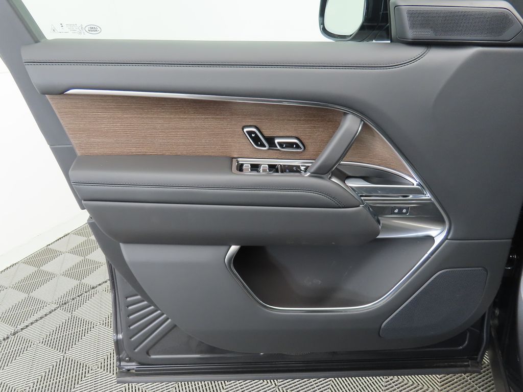 2025 Land Rover Range Rover SE photo 22