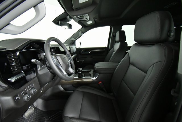 2026 Chevrolet Silverado 1500 RST photo 4