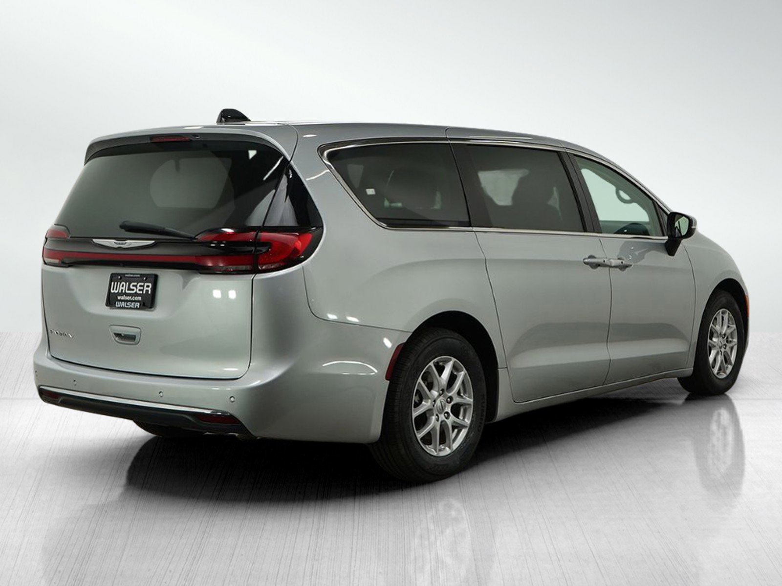 2023 Chrysler Pacifica Touring L photo 5