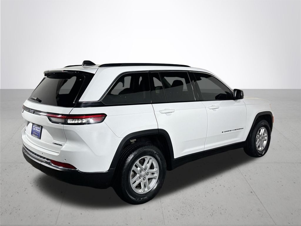 2023 Jeep Grand Cherokee Laredo photo 5