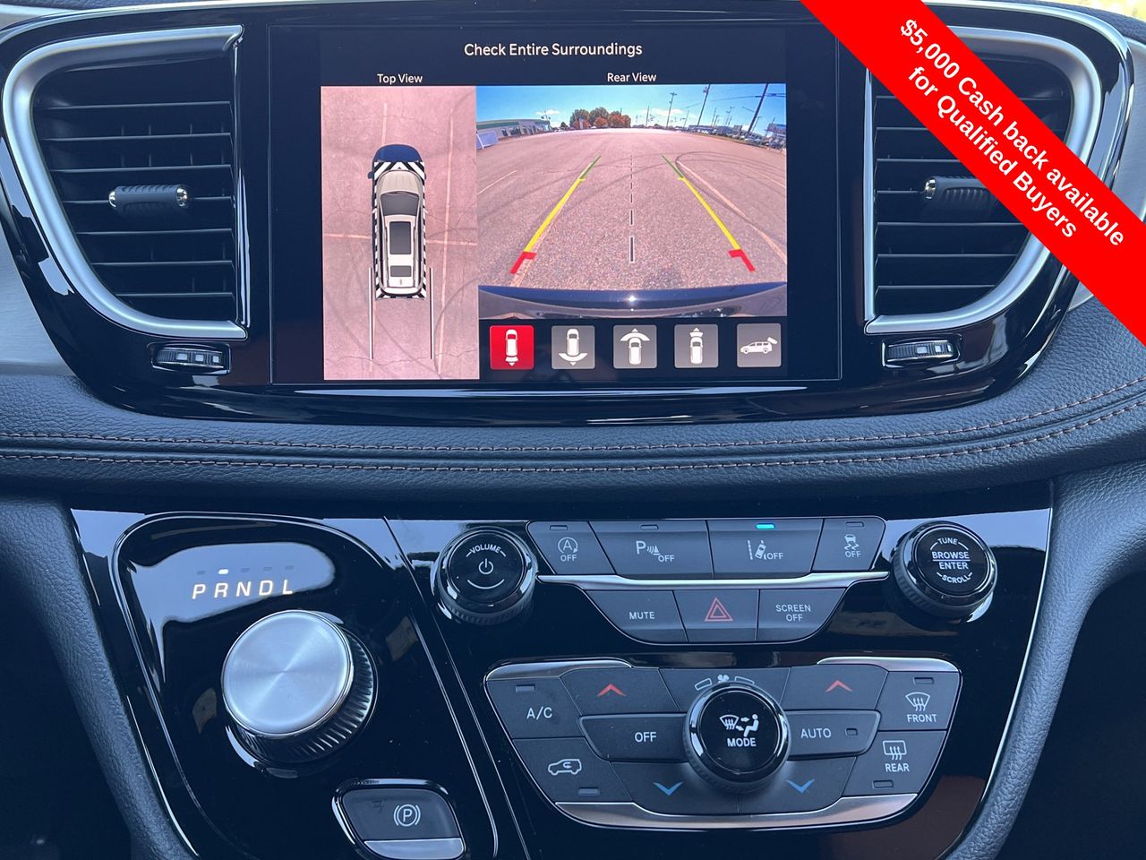 2026 Chrysler Pacifica Pinnacle photo 4