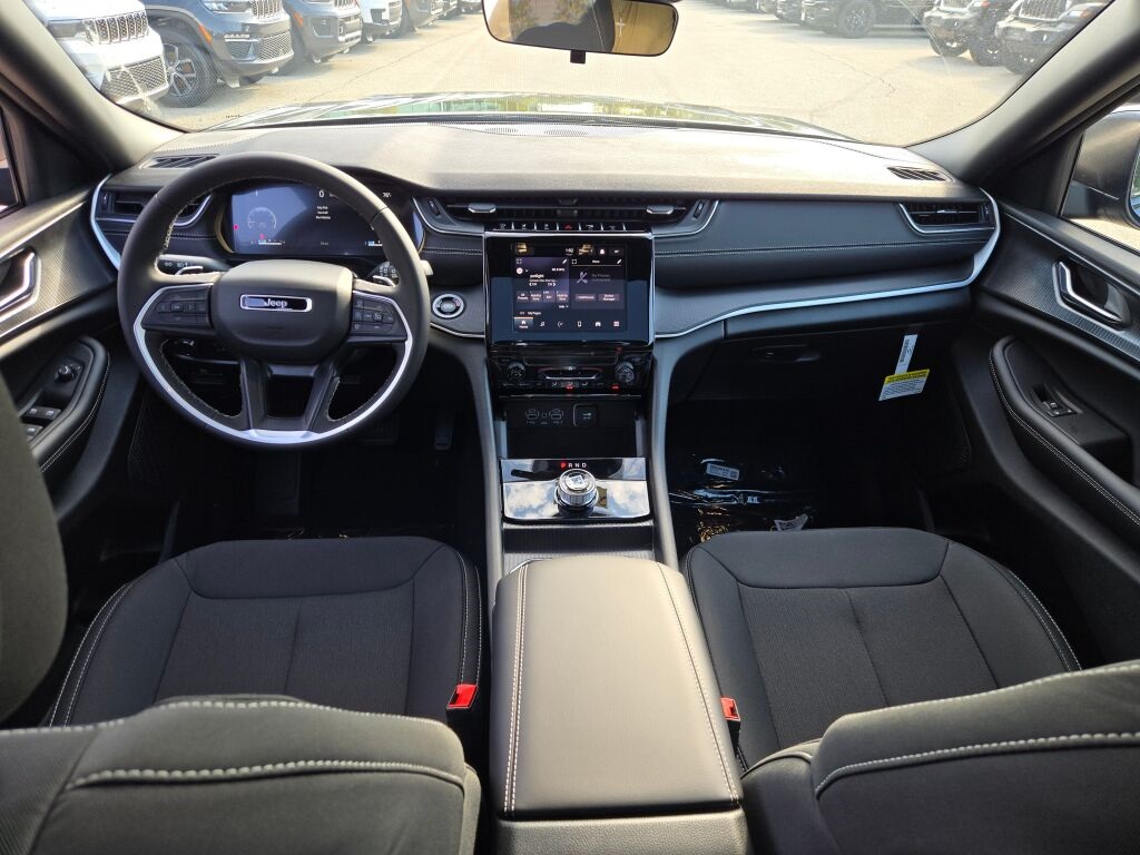 2025 Jeep Grand Cherokee Laredo photo 20