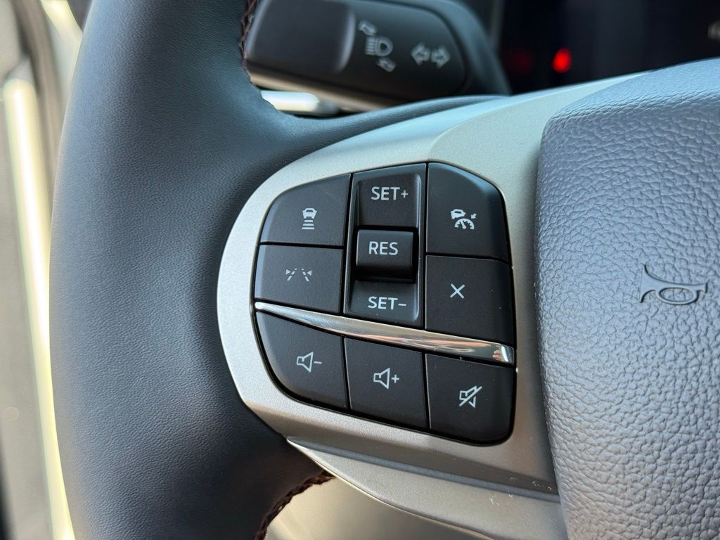 2025 Ford Explorer photo 13