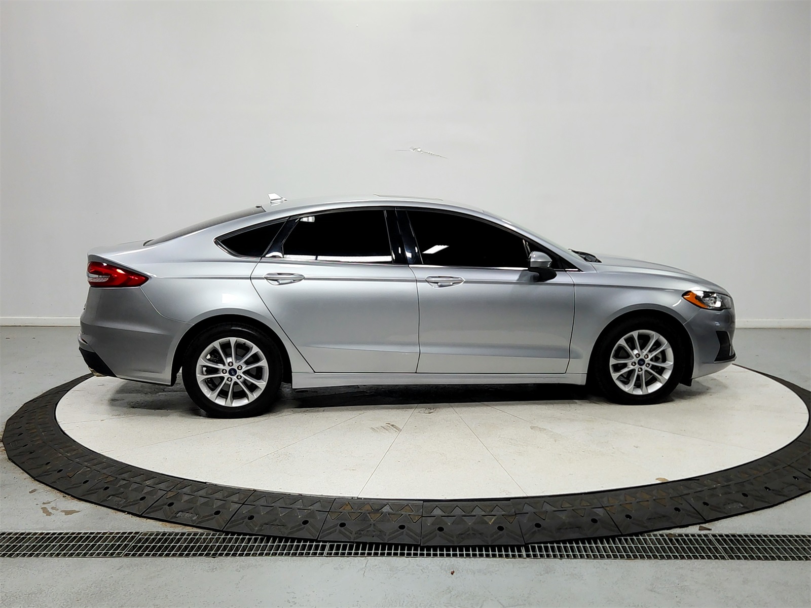 2020 Ford Fusion SE photo 8
