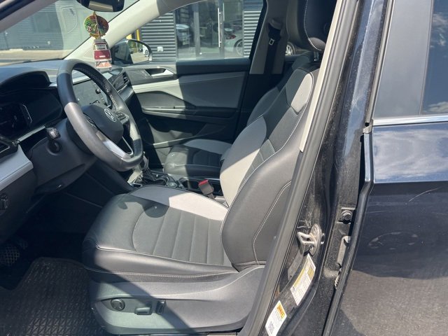 2023 Volkswagen Taos SEL photo 5