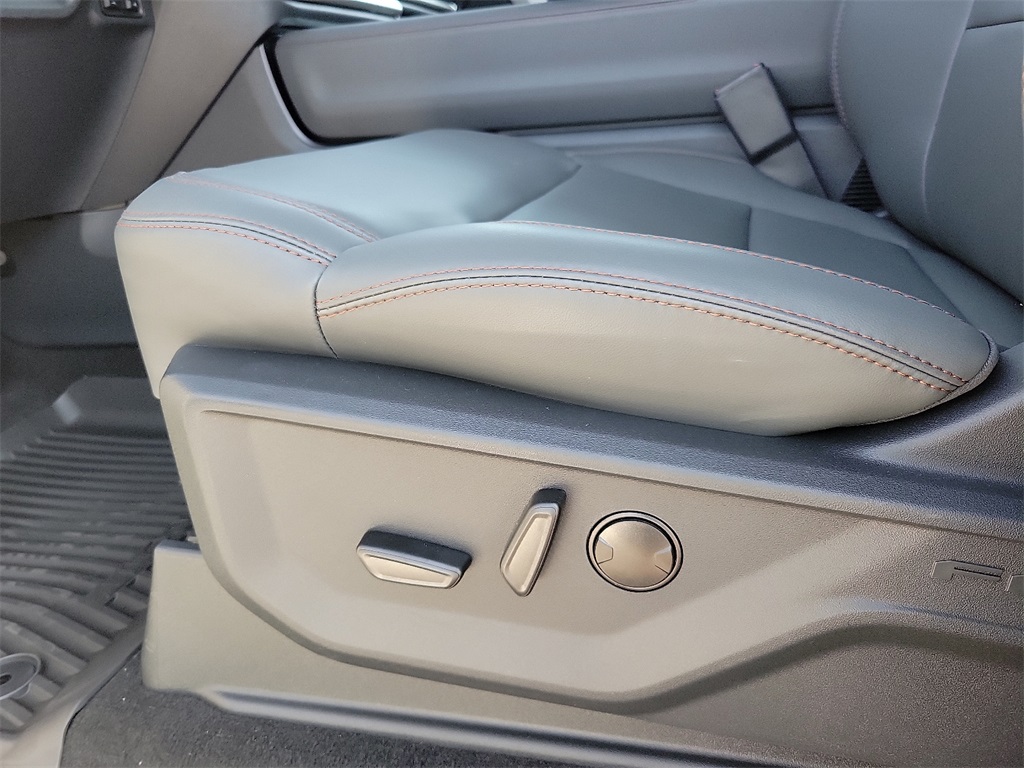 2025 Ford Expedition photo 12