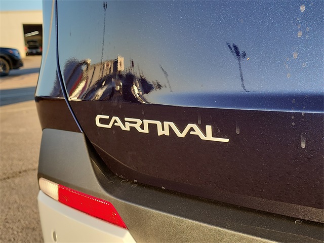 2026 Kia Carnival LXS photo 4